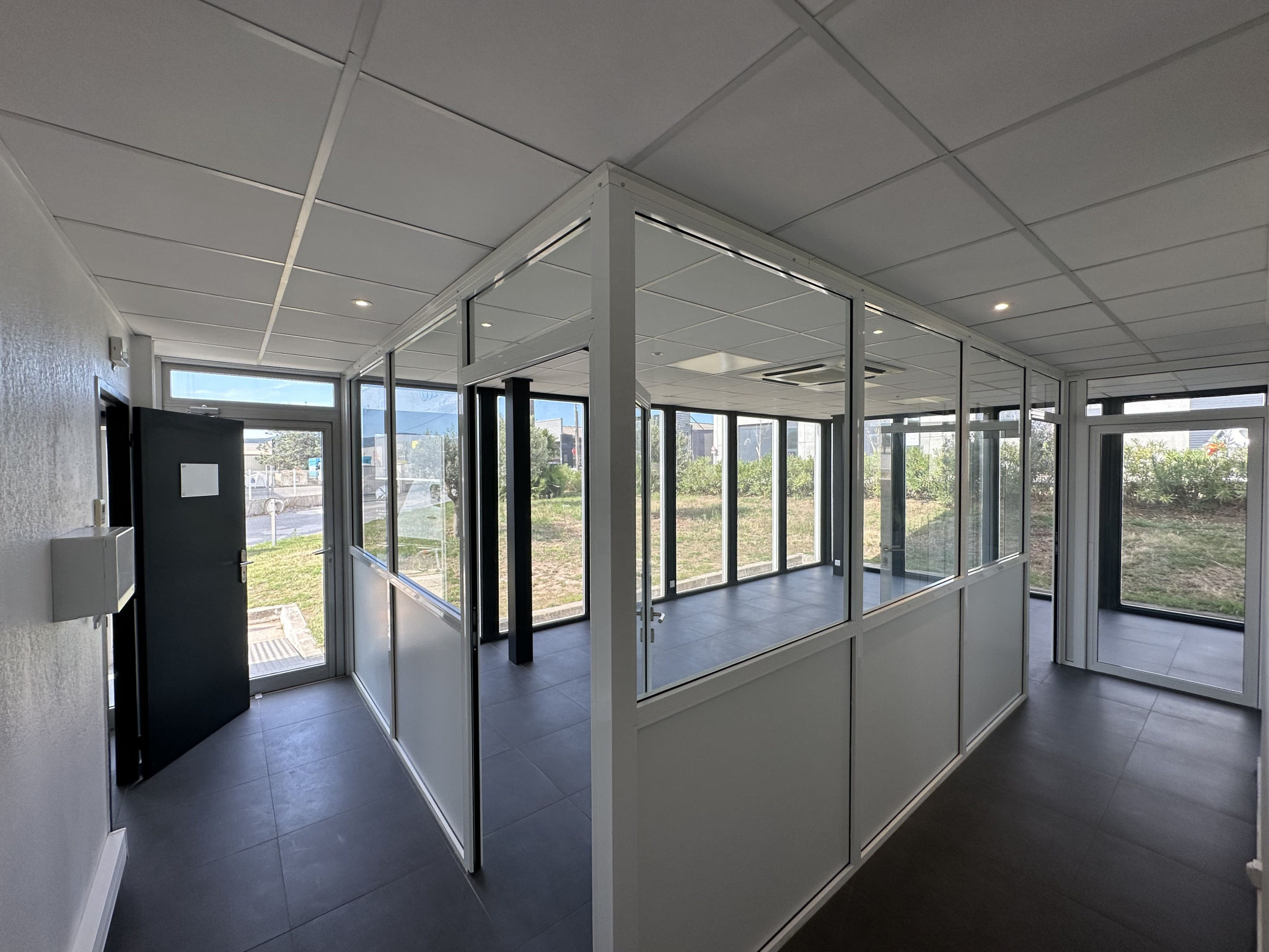 Local commercial à louer à Puget sur argens, 107 m² – photo 1 sur 8
