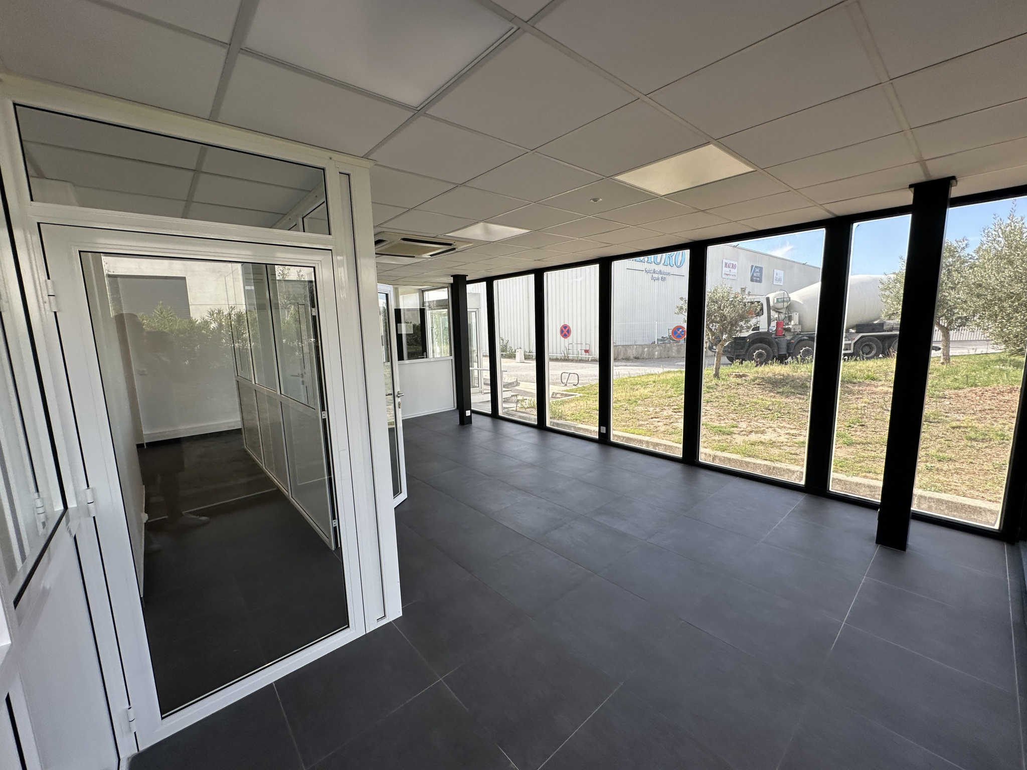Local commercial à louer à Puget sur argens, 107 m² – photo 3 sur 8
