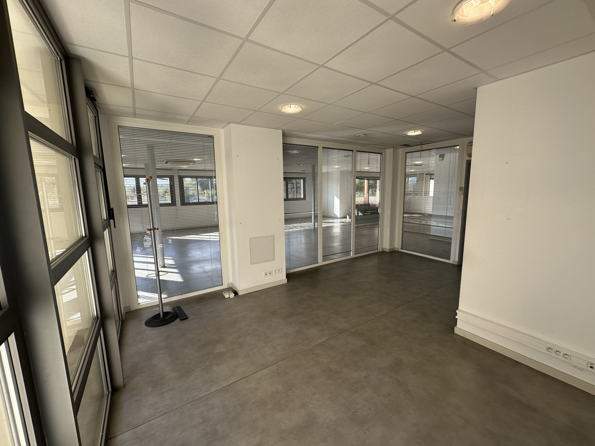 Local commercial à louer à Le muy, 170 m² – photo 3 sur 15