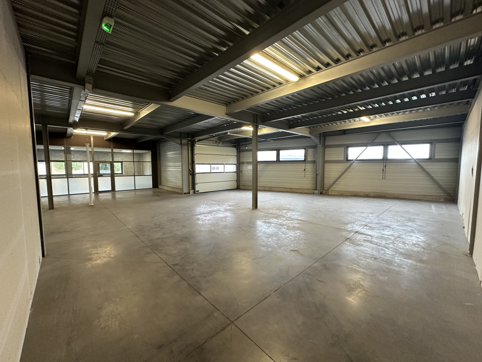 Local d'activité à louer à Frejus, 376 m² – photo 2 sur 8